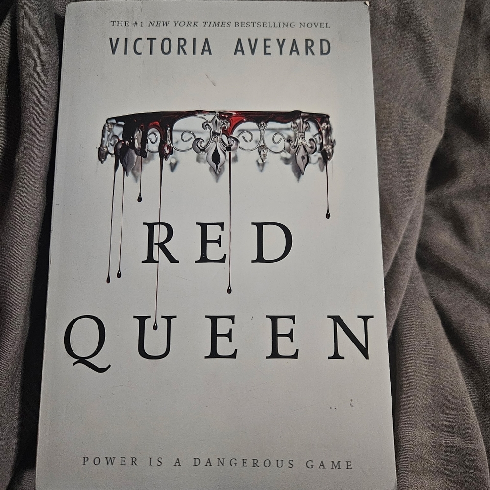 Red Queen Book by Victoria Aveyard